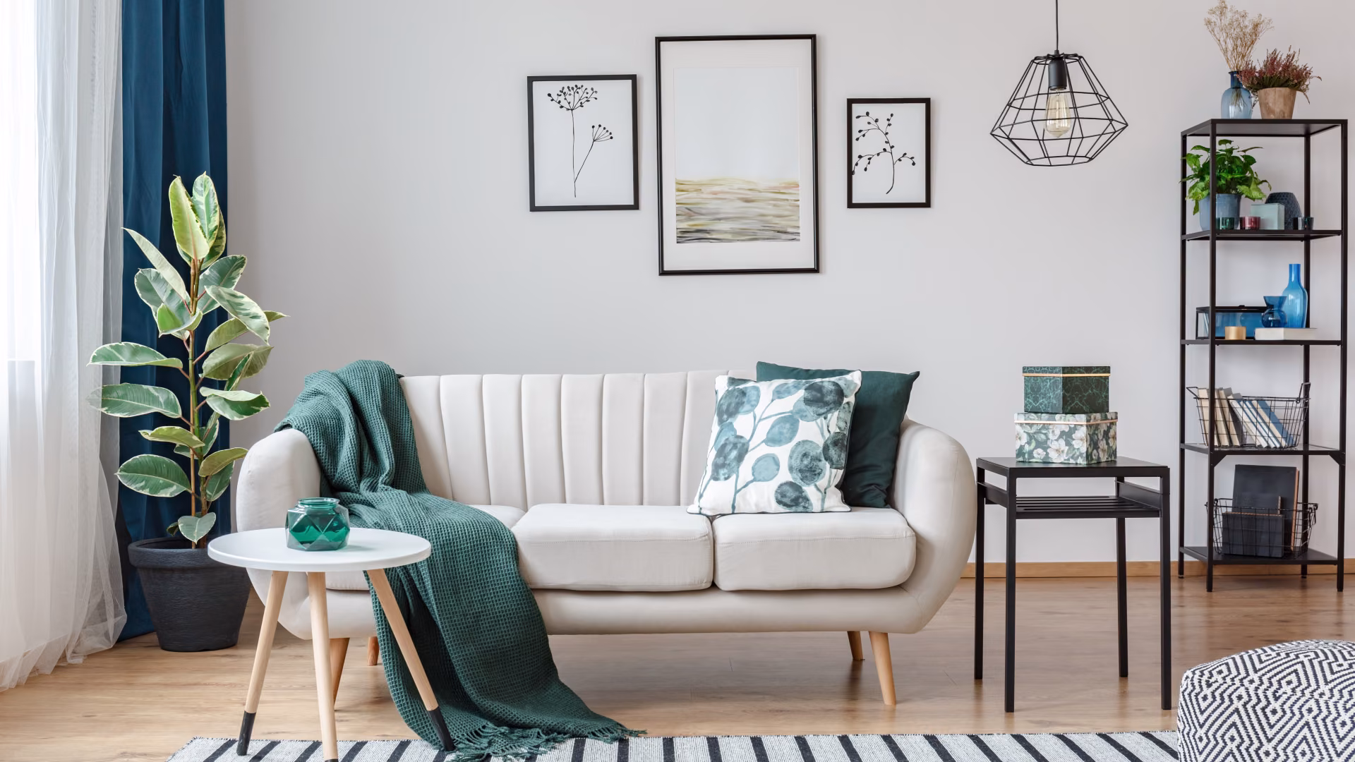 Ściana w salonie pomalowana Jedynka Perfekcyjna Plus