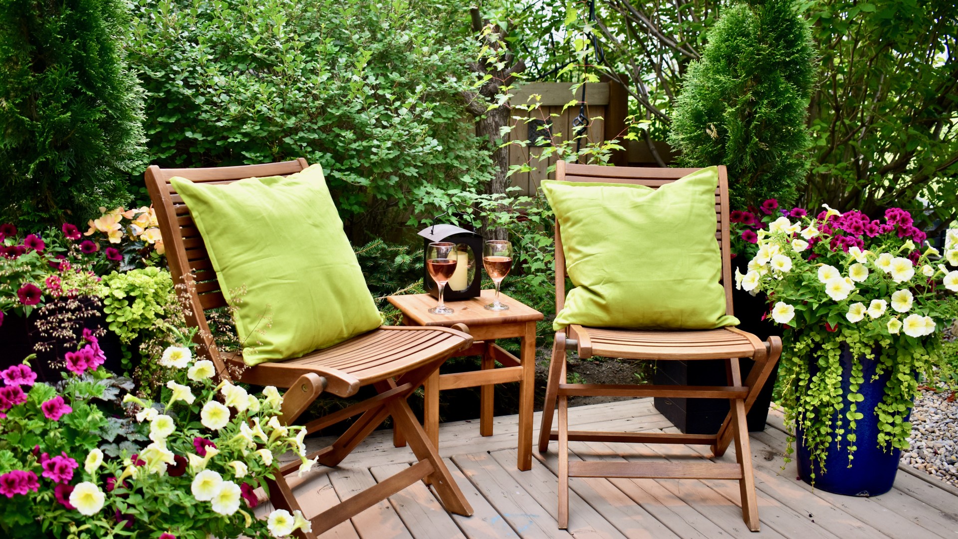 Garden chairs painted with Jedynka Impregnat in a nut shade.