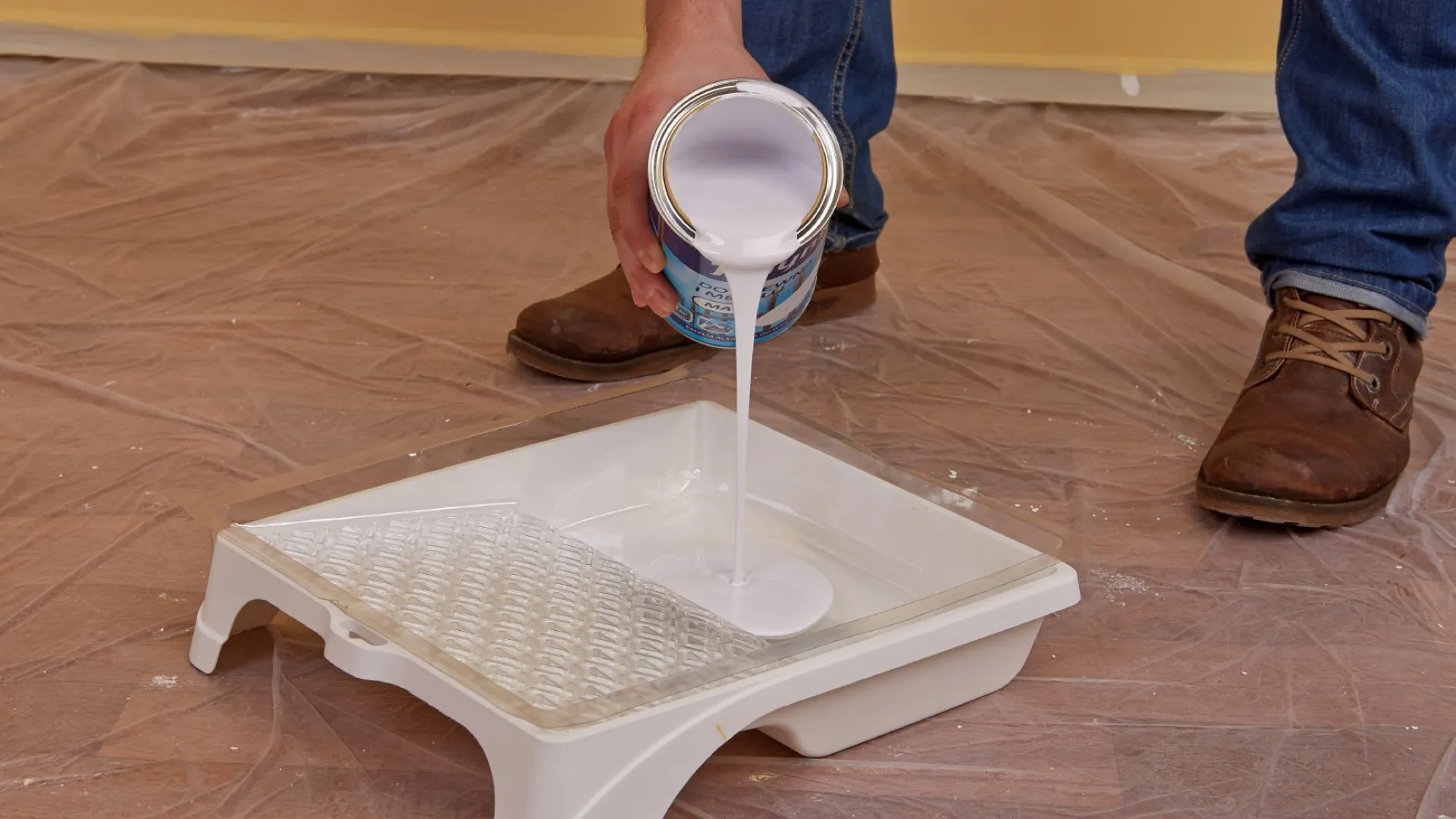 Przelanie emalii Jedynka Drewno i Metal Mat do kuwety malarskiej