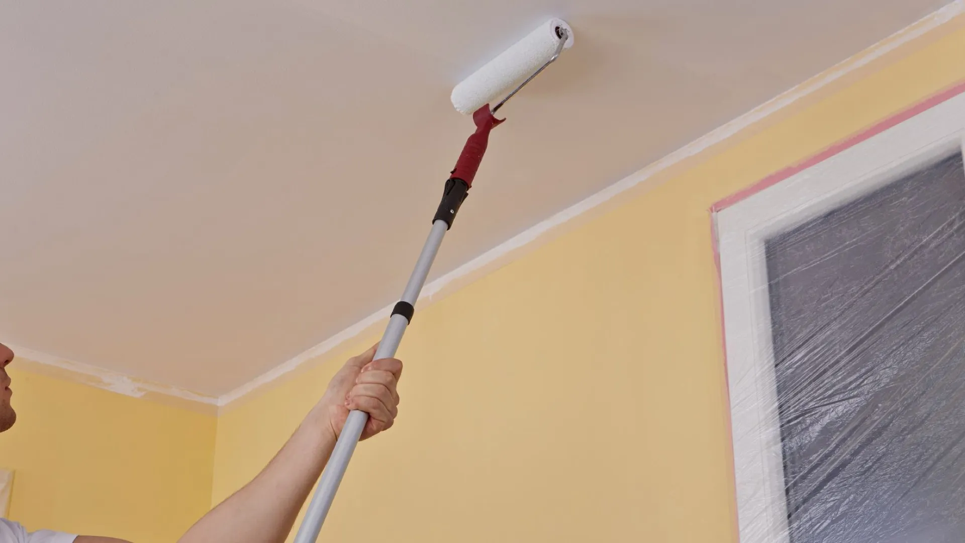 Malowanie sufitu - druga warstwa